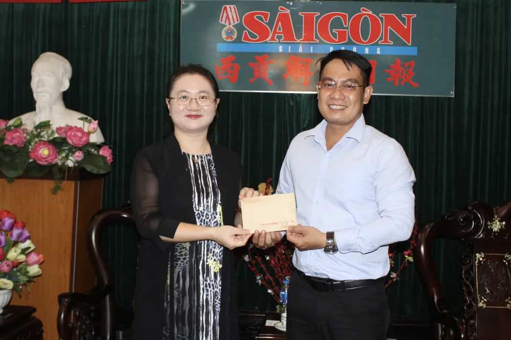 Lãnh sự quán Trung quốc hỗ trợ đồng bào miền Bắc khắc phục hậu quả bão số 3.jpg