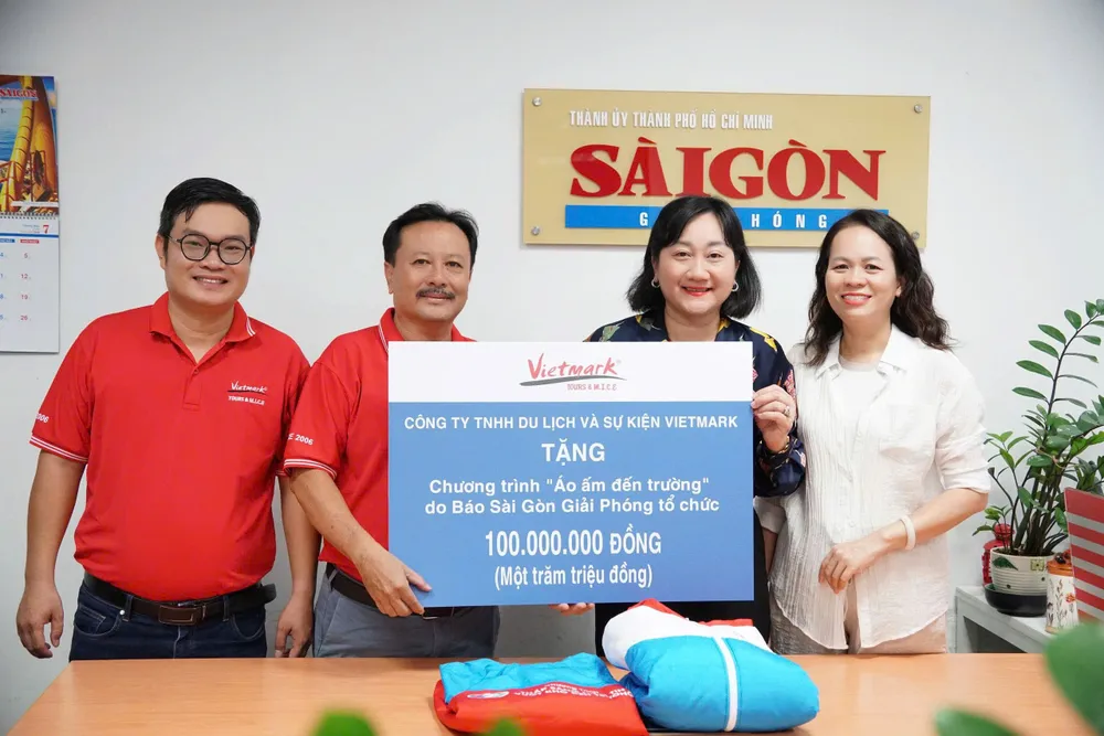 Vietmark tặng 500 áo ấm (4).jpg