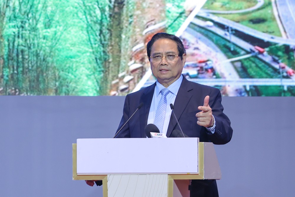 政府总理范明政在会上发表。 