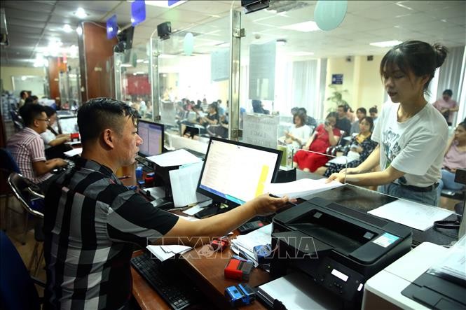 企业在经营注册科办手续。 