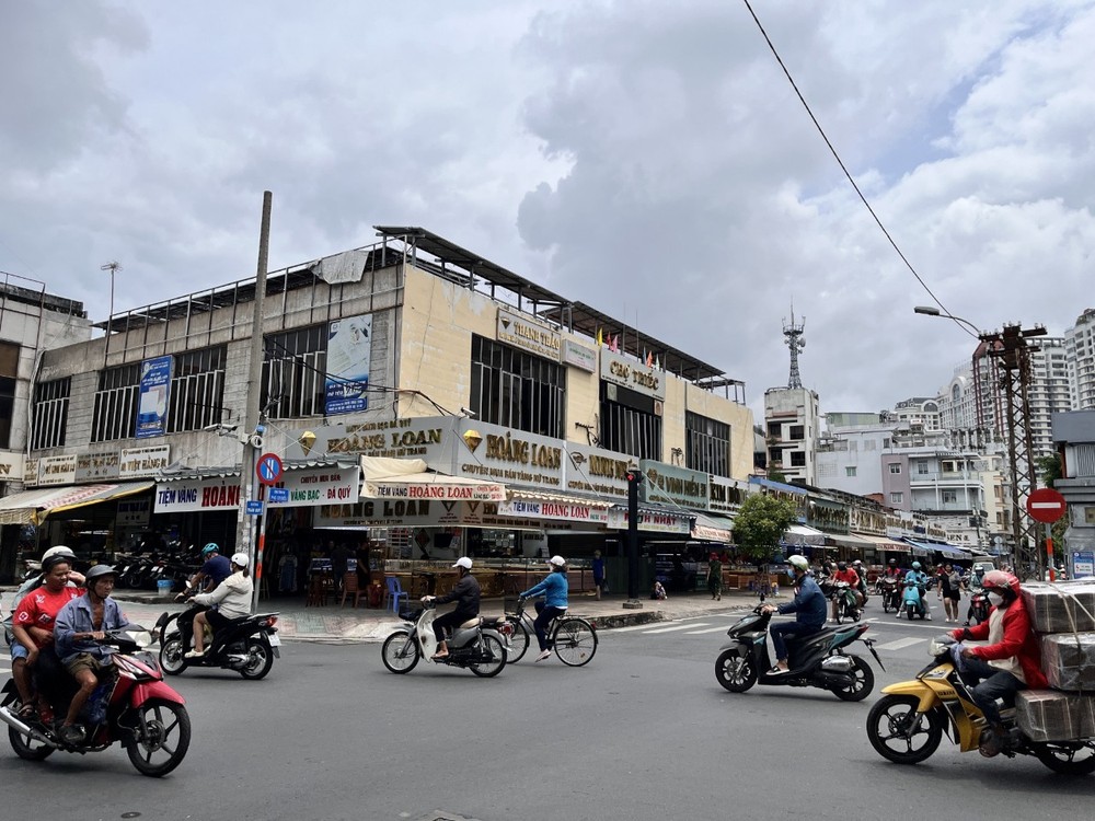 白铁街市是胡志明市廉价黄金销售之地。 