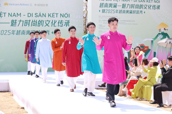 vna-potal-ao-dai-viet-nam-toa-sang-tai-bac-kinh-7982689.jpg