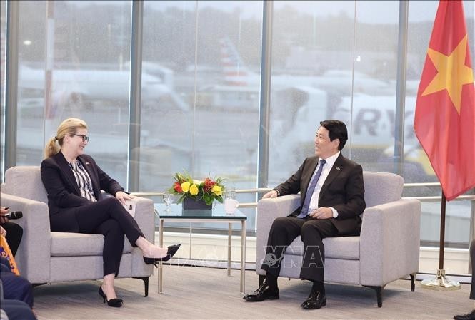 越南国家主席梁强会见波音商用飞机公司总裁兼首席执行官斯蒂芬妮·波普。