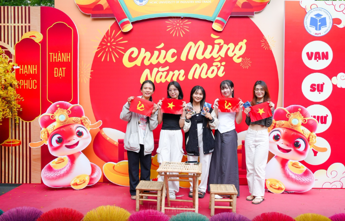 胡志明市工商大学大学生的春节假期延长一个月。