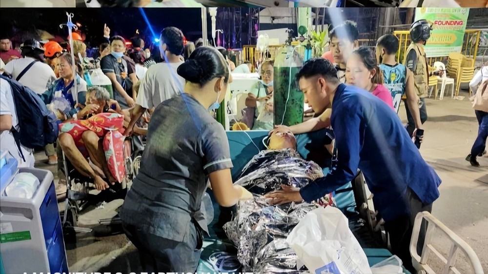  伤者获送到医院接受救治。 