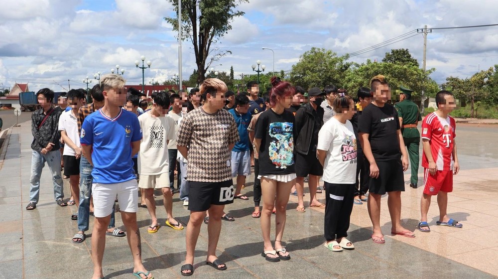 柬埔寨与越南职能机关办理65名越南公民移交接收手续。 