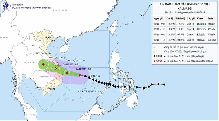 13号台风的位置和路径（11月6日凌晨4时）。