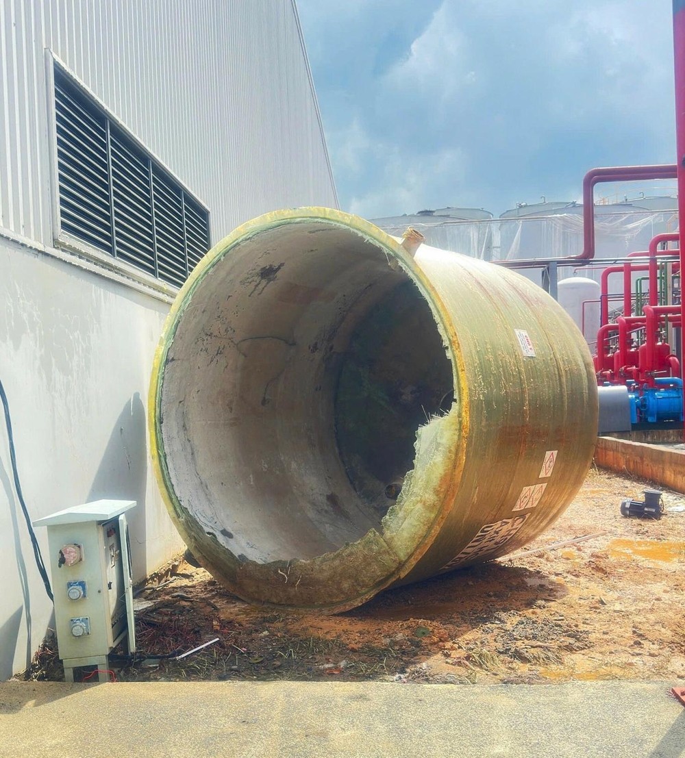 储罐爆炸现场。 