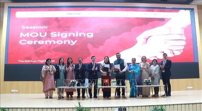 双方签署合作备忘录。图自越通社 