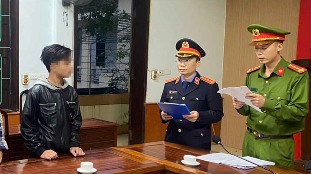 职能机关对L.V.Ph.作出嫌犯案件起诉《决定》。 