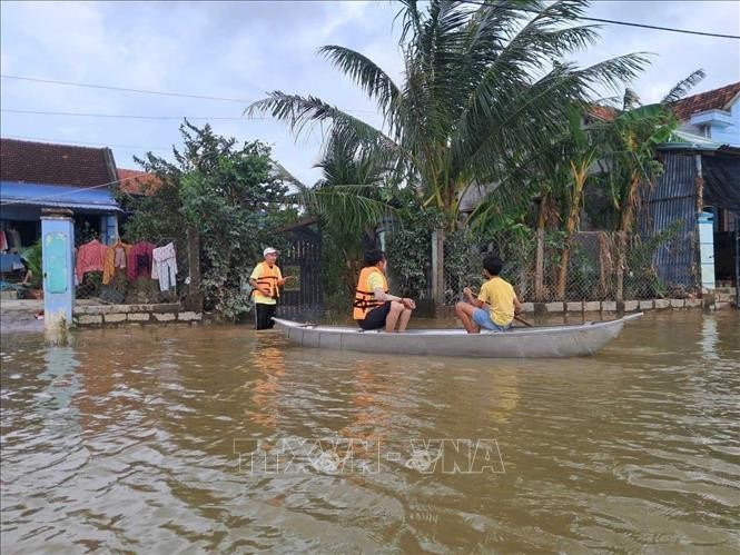 直至11月25日，德乐省和春乡协同村的多个居民区仍处于孤立状态。 