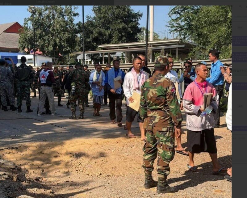 18名遭泰军扣押的柬埔寨士兵获释回国 