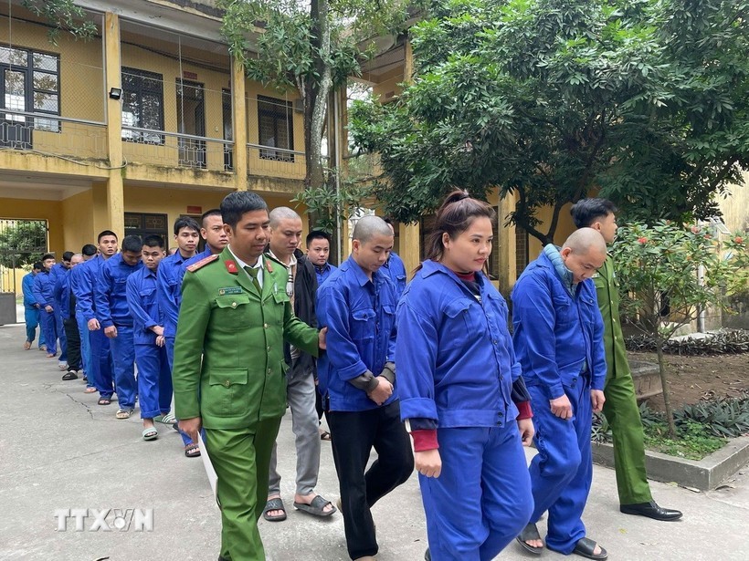 35名涉案人员被拘留。 