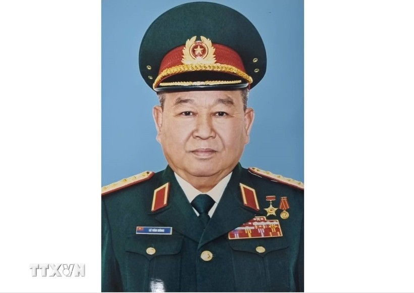 人民武装力量英雄黎文勇大将。