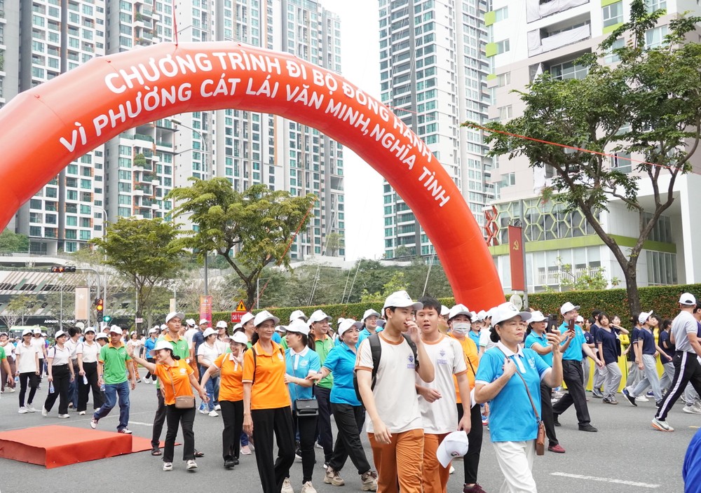 逾1200名运动员参加步行活动。 