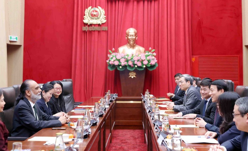 党中央政治局委员、公安部部长梁三光大将会见联合国副秘书长、联合国秘书长技术特使阿曼迪普·辛格·吉尔。图自越通社 