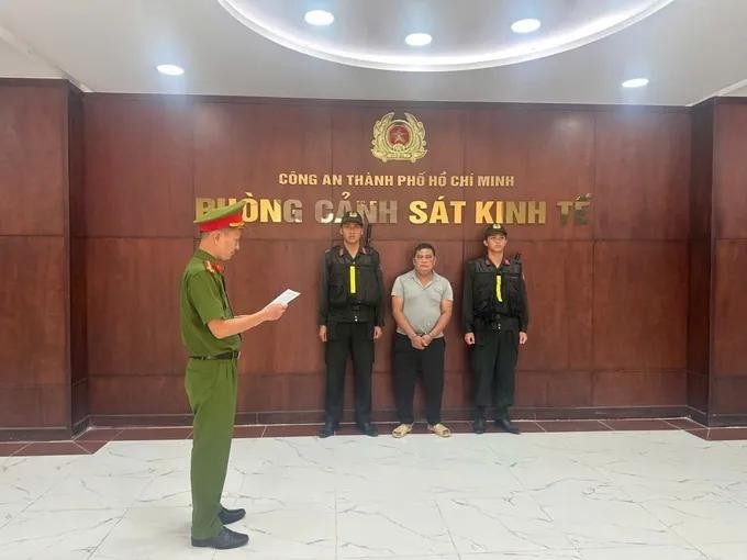 调查警察机关对胡文长执行嫌犯逮捕令。