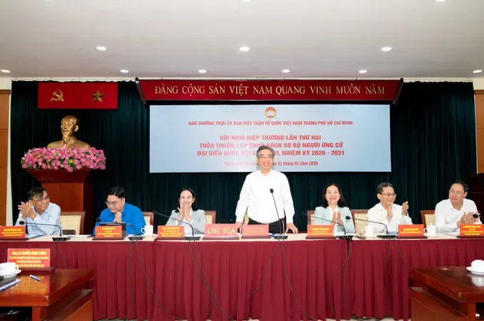 阮福禄副书记与各位同志主持第二次协商会议。