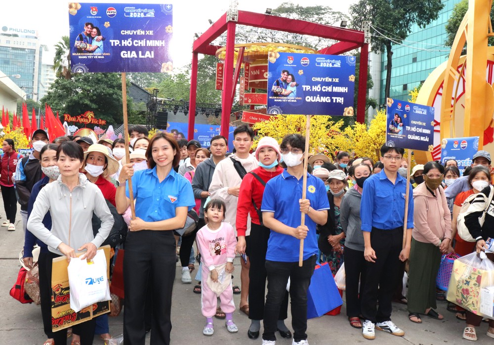 “带春节回家”计划的班车于2月11日上午出发。