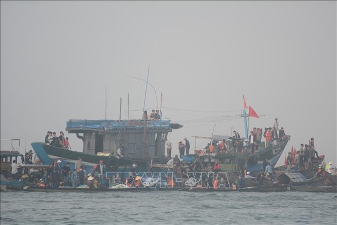  全力搜寻失踪遇难者。