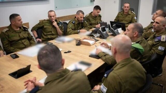 以色列国防军总参谋部向以色列北部发射黎巴嫩导弹后召开的会议。图：以色列国防军 
