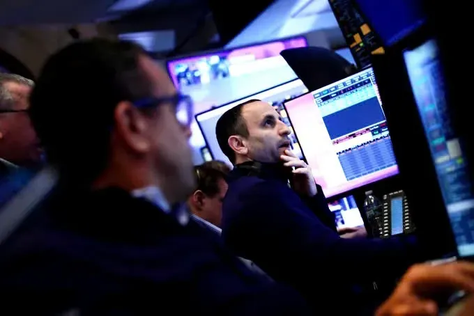 纽约证券市场投资界担忧中东冲突升级导致股价下跌。