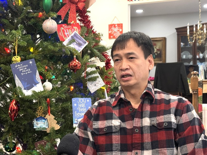 邓战胜律师接受越通社记者的采访。图自越通社 