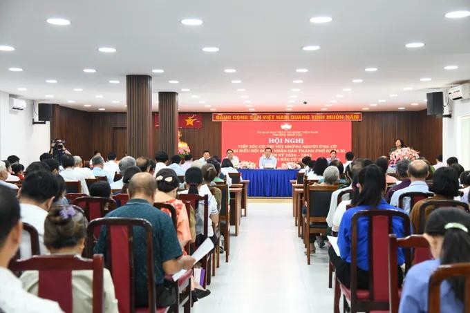 选民接触会议现场。