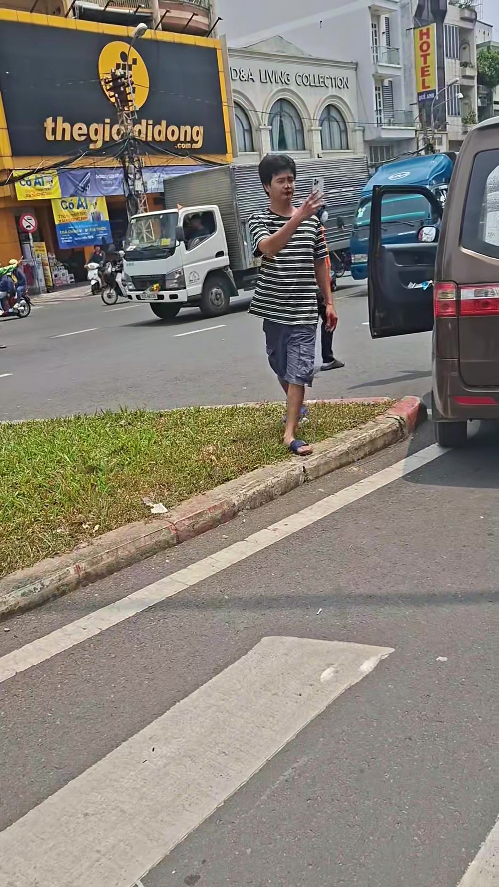 图片截自社交网视频。