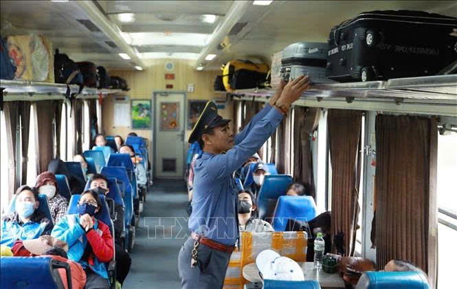 铁路部门增加雄王始祖忌辰、“四‧三〇”和“五‧一”假期客运列车