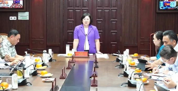 胡志明市市委副书记文氏白雪在会议上致辞。