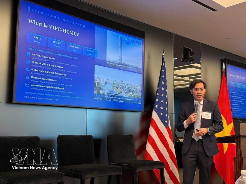 3月23日，在纽约举行的越美商业论坛上，胡志明市越南国际金融中心管理机关副主任阮友勋分享了他对越南国际金融中心-胡志明市投资机遇的见解。