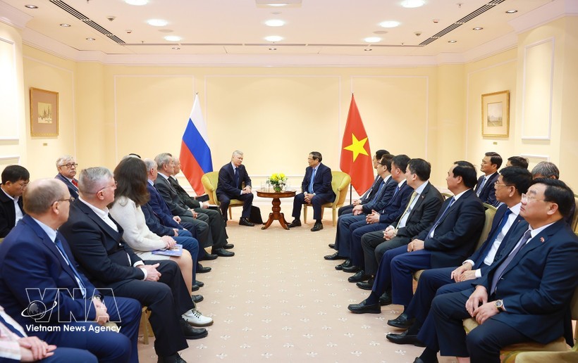 范明政总理会见俄越友好协会和曾参加越战的俄罗斯退役军人协会领导。