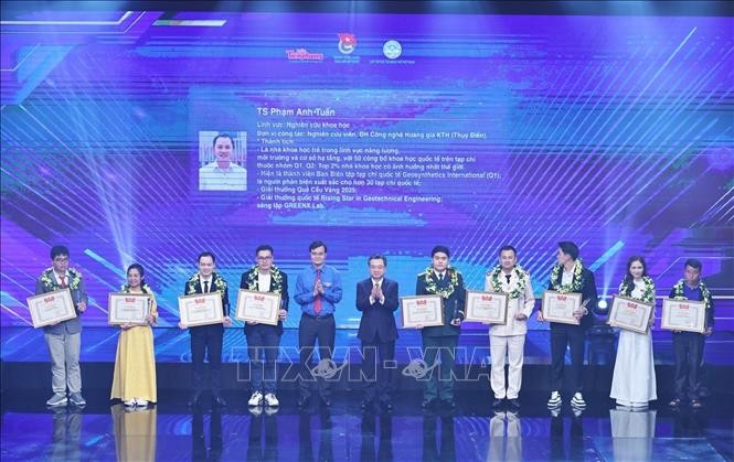 “2025年越南模范青年”颁奖仪式。