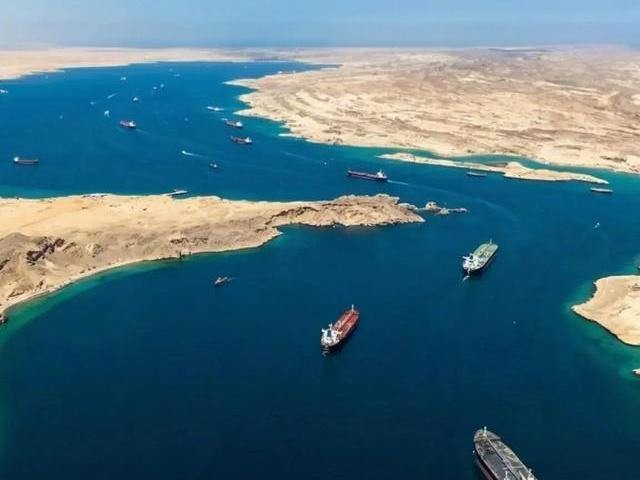 一艘停泊在波斯湾多日的泰国油轮已顺利通过霍尔木兹海峡。