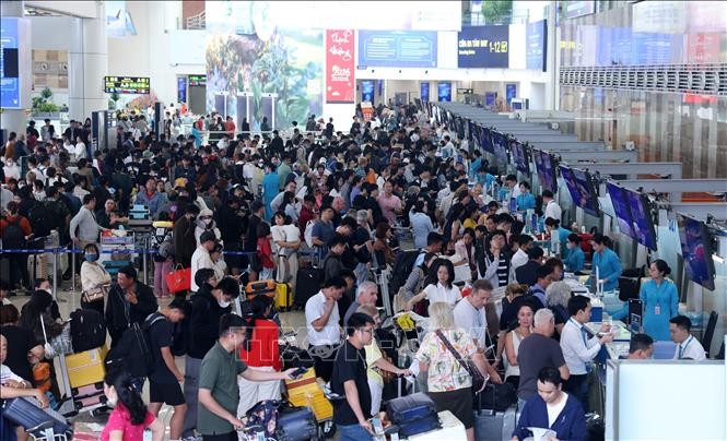 节日假期旅游需求激增，成为诈骗活动的“温床”。