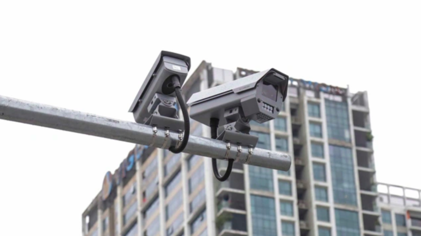 监控摄像头与国家数据库连接有助确保安全。