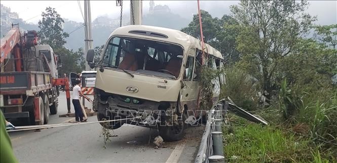 事故车辆已被吊离现场。