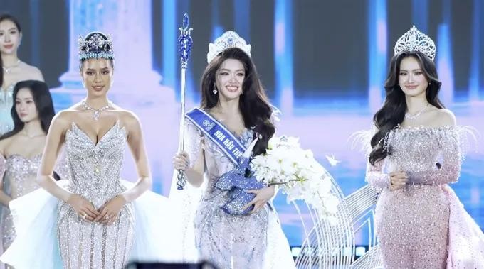 佳丽潘芳莺加冕2025年越南世界小姐冠军。