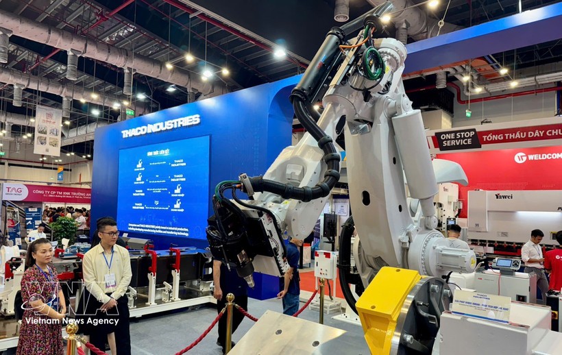 2025年辅助工业展览与论坛在胡志明市举行，汇聚200多家国内外企业。 