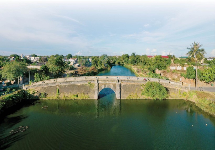 顺化市御河。图自huengaynay.vn 