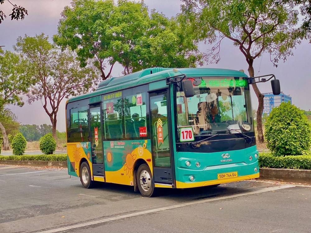 170号巴士线连接胡志明市国立大学各成员院校、宿舍、图书馆、大学生文化宫及地铁站于3月已投入运营。