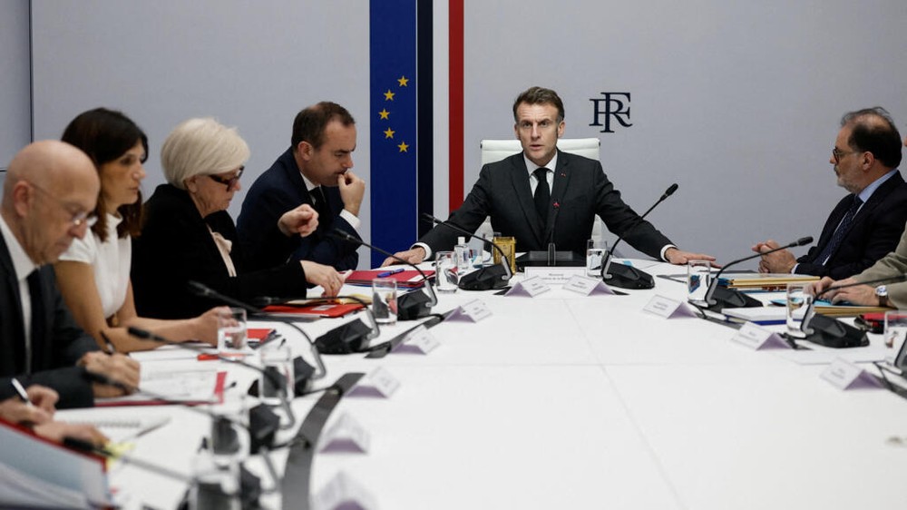 法国总统马克龙表示，法国将在未来几天与英国共同组织一次霍尔木兹海峡航运安全会议