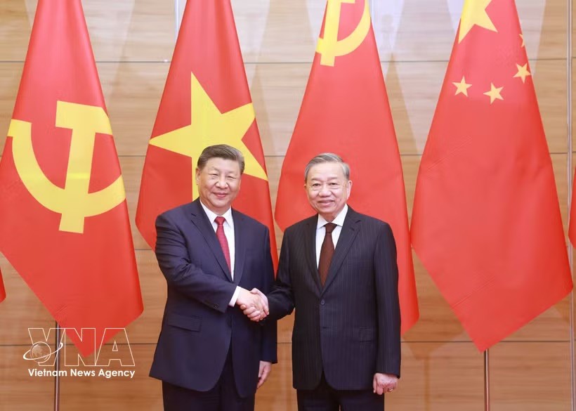 2025年4月14日，党中央总书记苏林在河内欢迎中共中央总书记、国家主席习近平对越南进行国事访问。