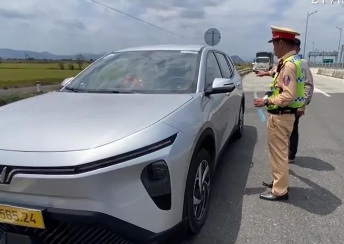 职能力量处罚一名存在多项违规行为的汽车司机。