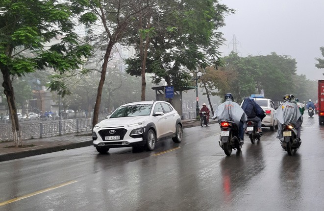 多地降雨呈上升趋势，并在大范围内零星出现。