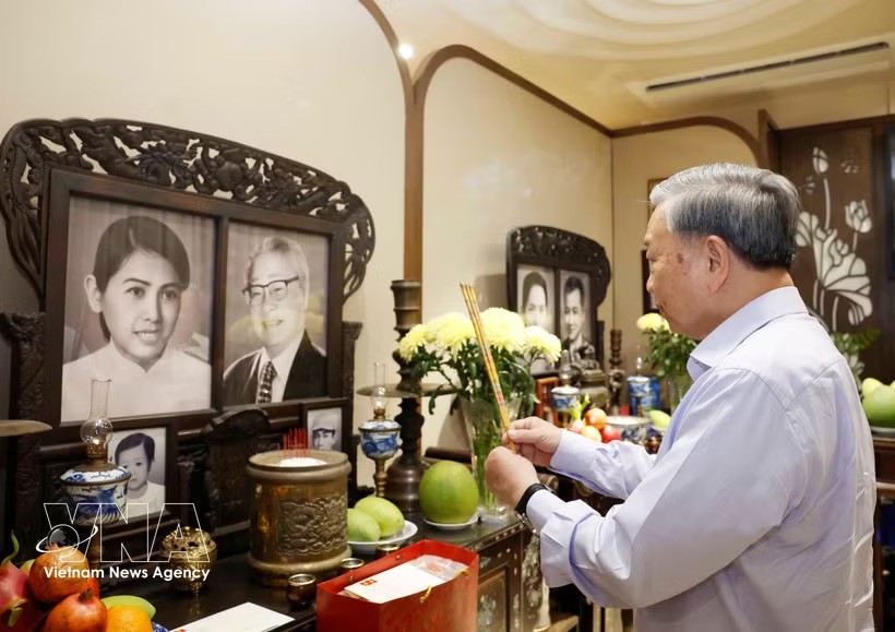 党中央总书记、国家主席苏林向武文杰总理进香。 