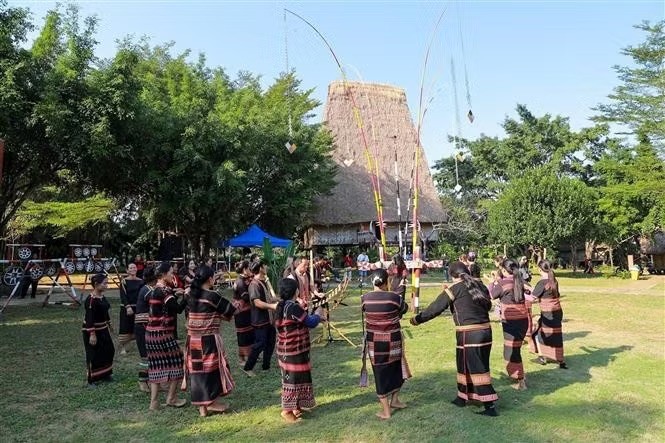 vna-potal-ngay-hoi-giao-luu-cac-dan-toc-tai-lang-van-hoa-du-lich-cac-dan-toc-viet-nam-202546390-8427879.jpeg