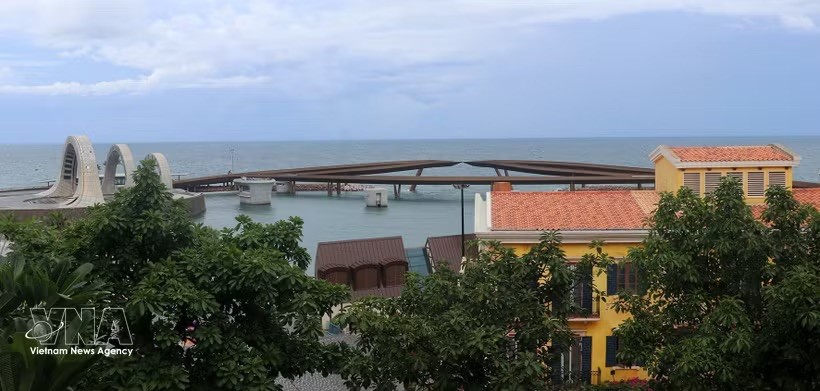 富国岛吻桥是著名旅游目的地之一。