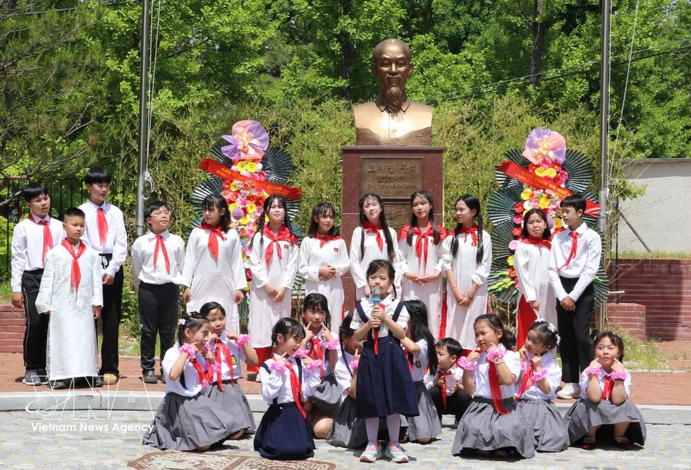 potal-dai-su-quan-viet-nam-tai-han-quoc-to-chuc-chuoi-hoat-dong-ky-niem-sinh-nhat-bac-8766485.jpeg